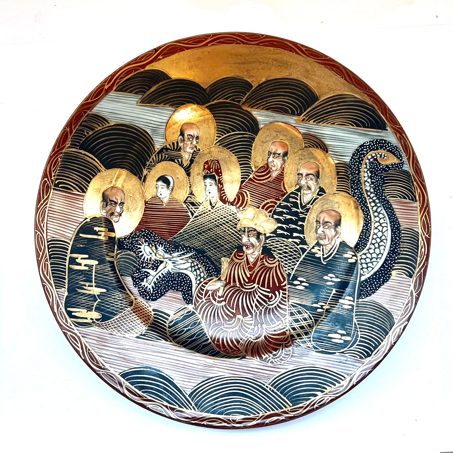 Plato japonés Satsuma de mediados del siglo XX que representa a los inmortales.