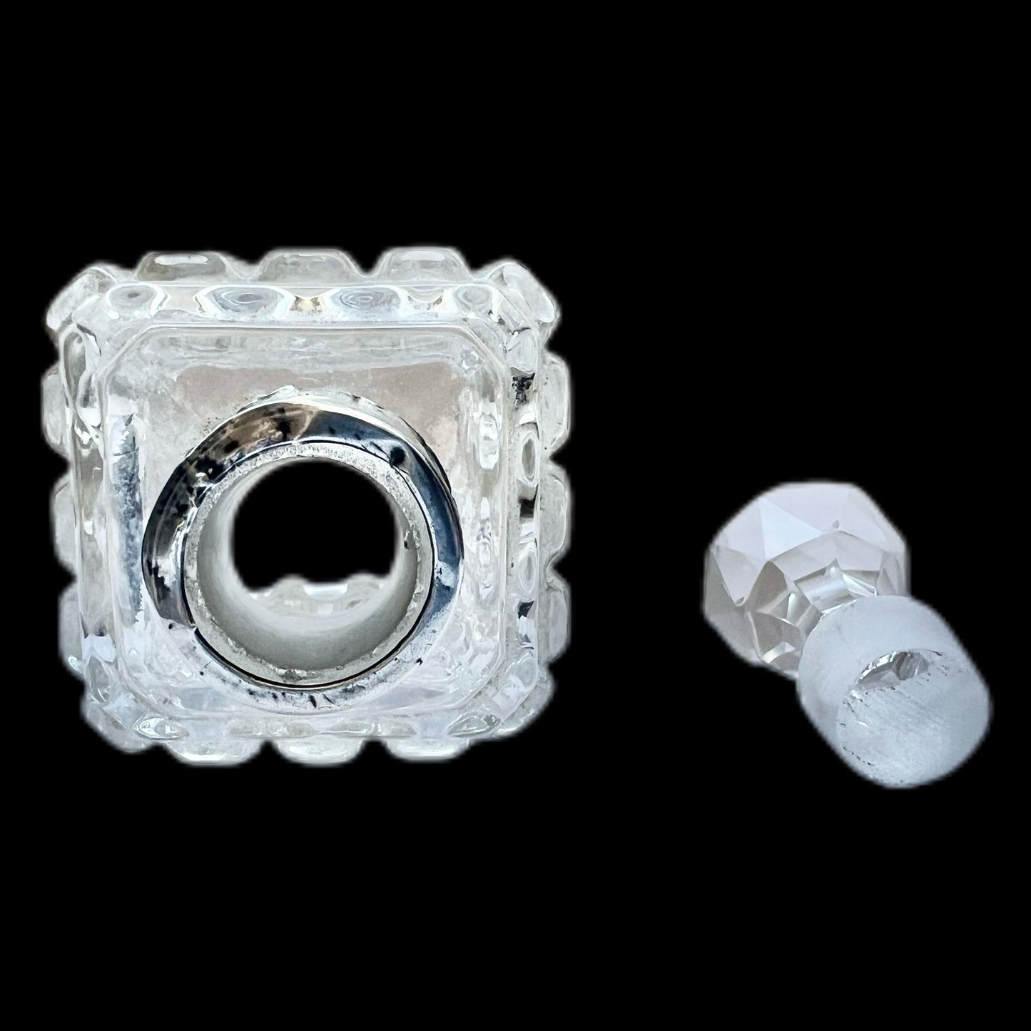 Antiguo frasco de perfume y artículos de tocador de plata esterlina y cristal tallado de la época eduardiana, Londres, 1907