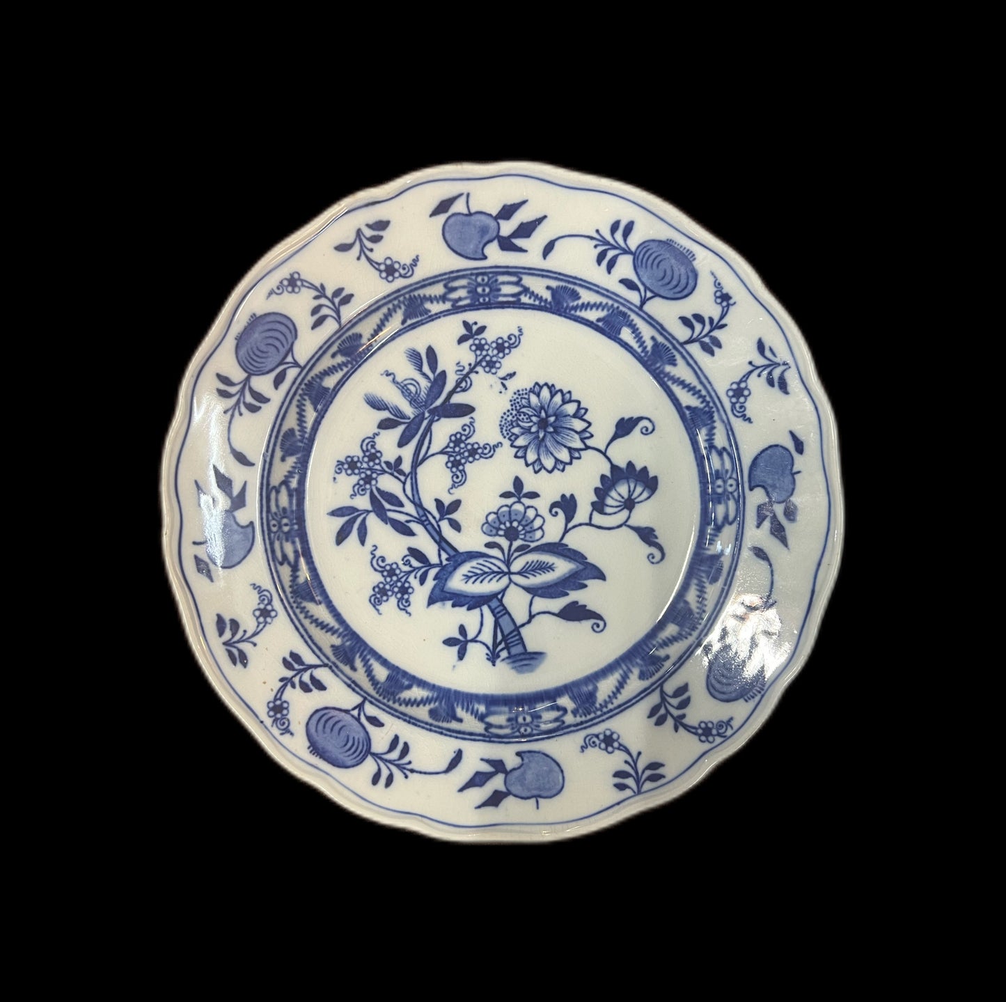 Hermoso plato de porcelana de transferencia azul y blanca de Cauldon con diseño de Meissen, circa 1862-1904