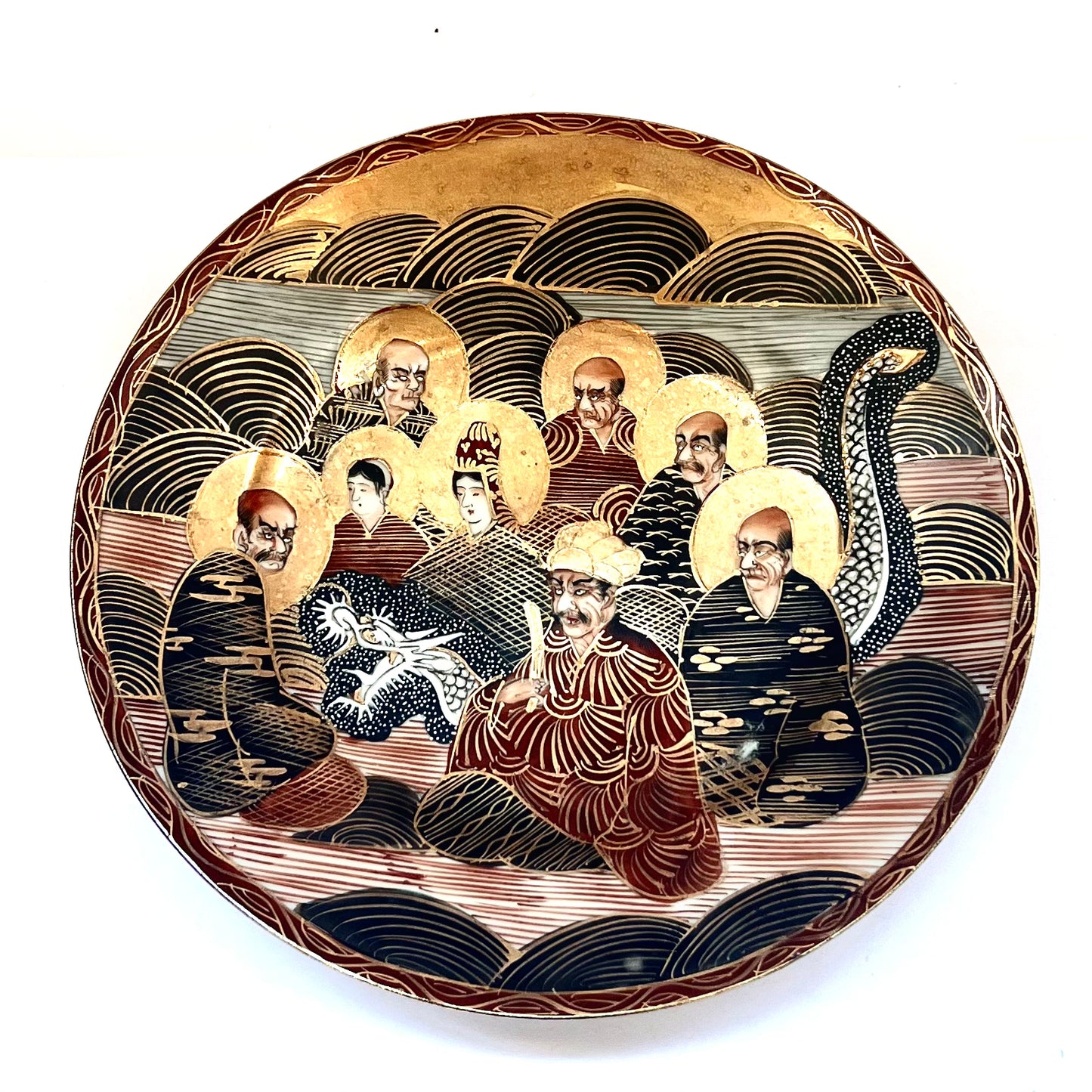 Plato japonés Satsuma de mediados del siglo XX que representa a los inmortales.