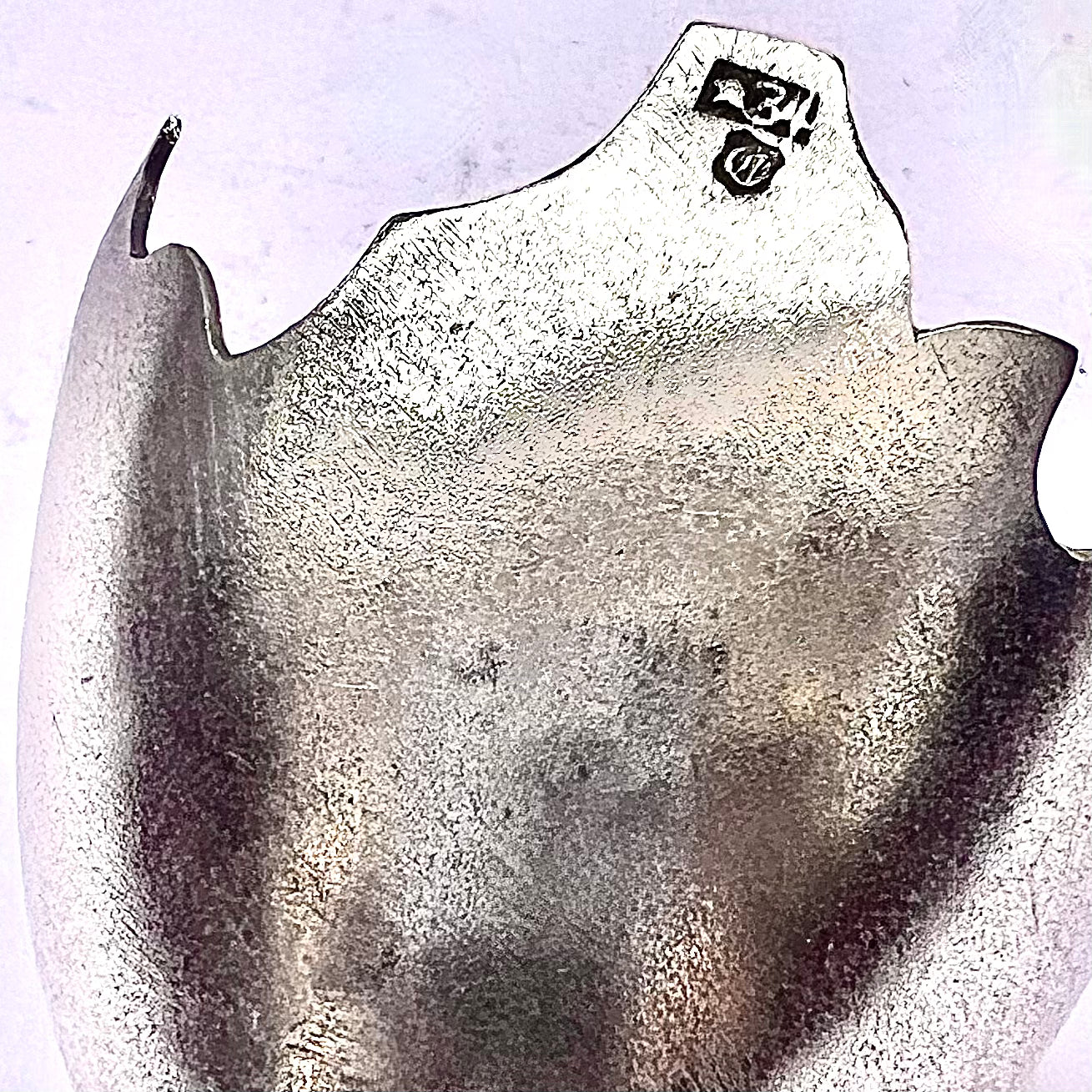 Huevera antigua de plata rusa con interior bañado en oro, circa 1908