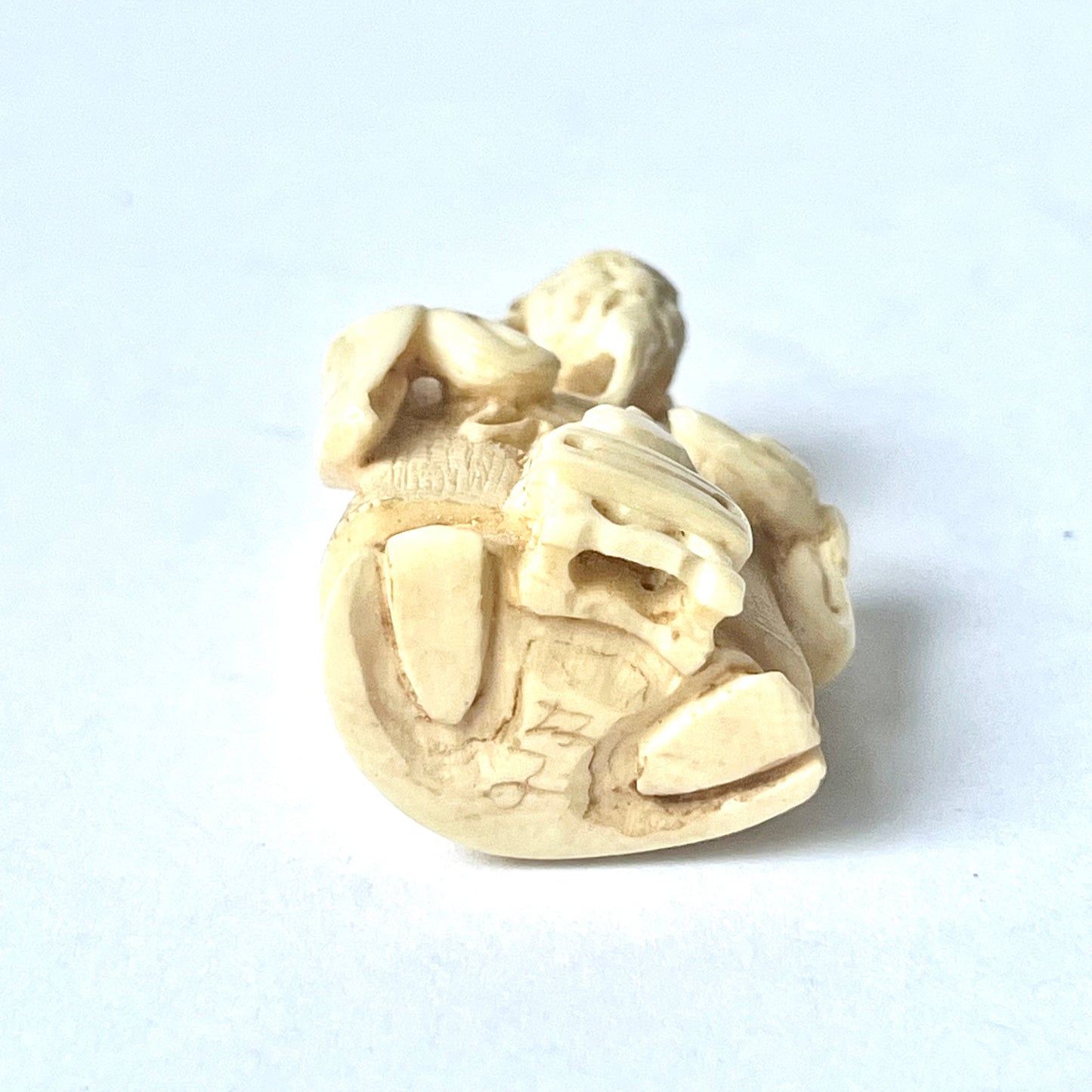 Antique Japanese ivory netsuke of a sage signed by Kiko