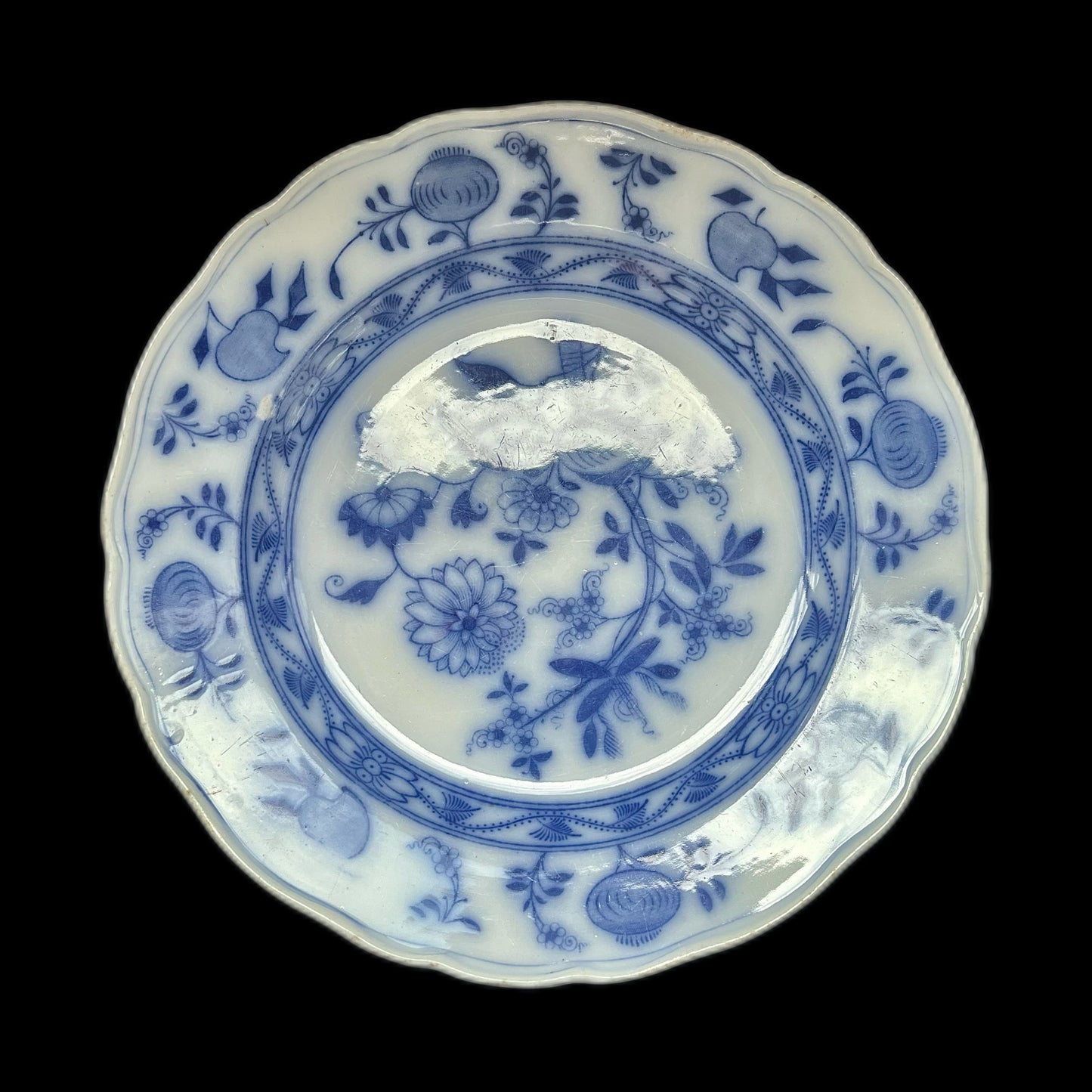 Hermoso plato de porcelana de transferencia azul y blanca de Cauldon con diseño de Meissen, circa 1862-1904