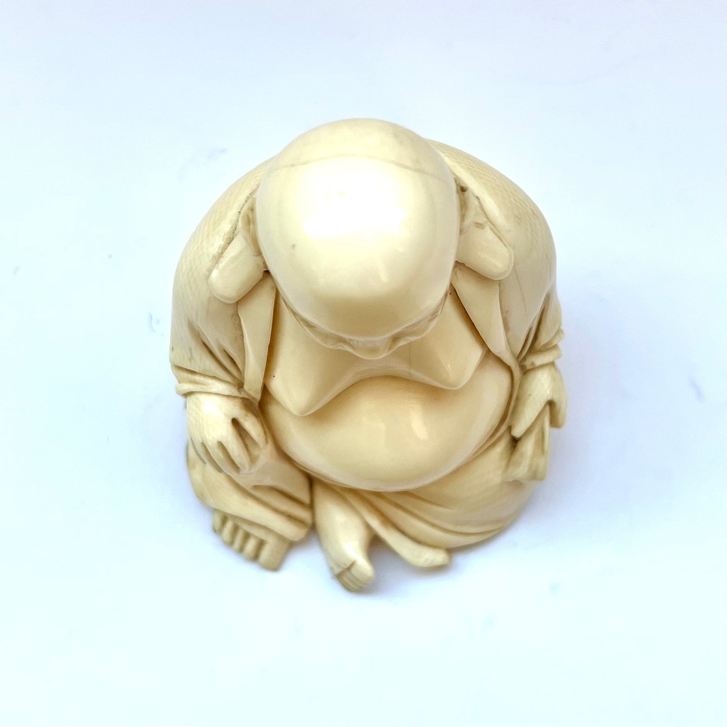 Antigua figura de marfil de Budai o Hotei de tamaño considerable, china o japonesa.