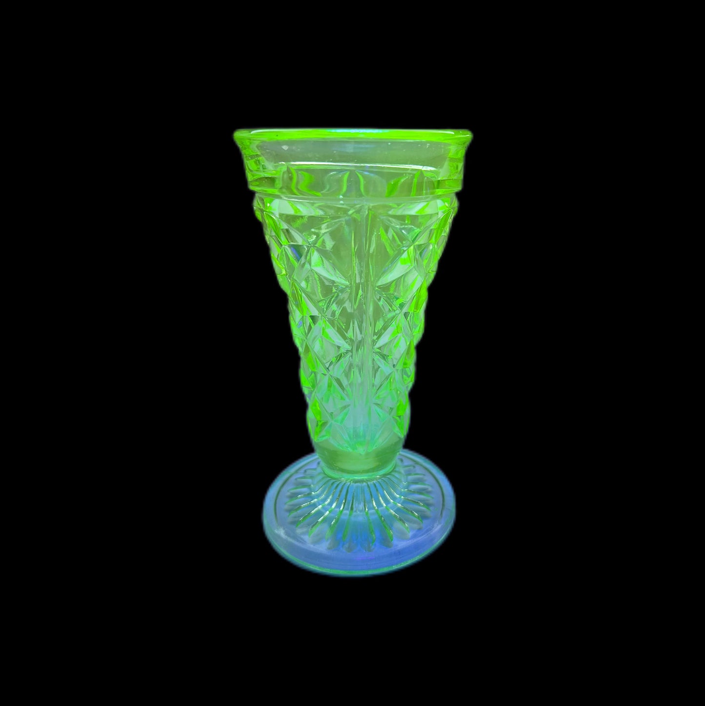 Jarrón de vidrio de uranio Art Déco, circa 1920 a 1930