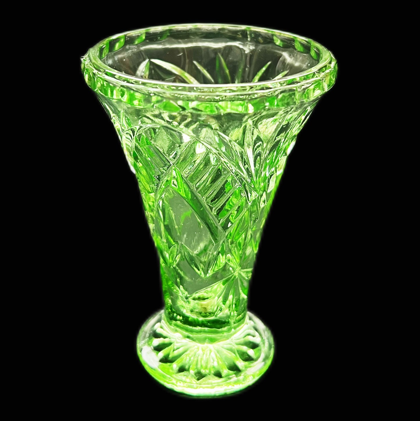 Jarrón de vidrio de uranio Art Déco, circa 1920 a 1930