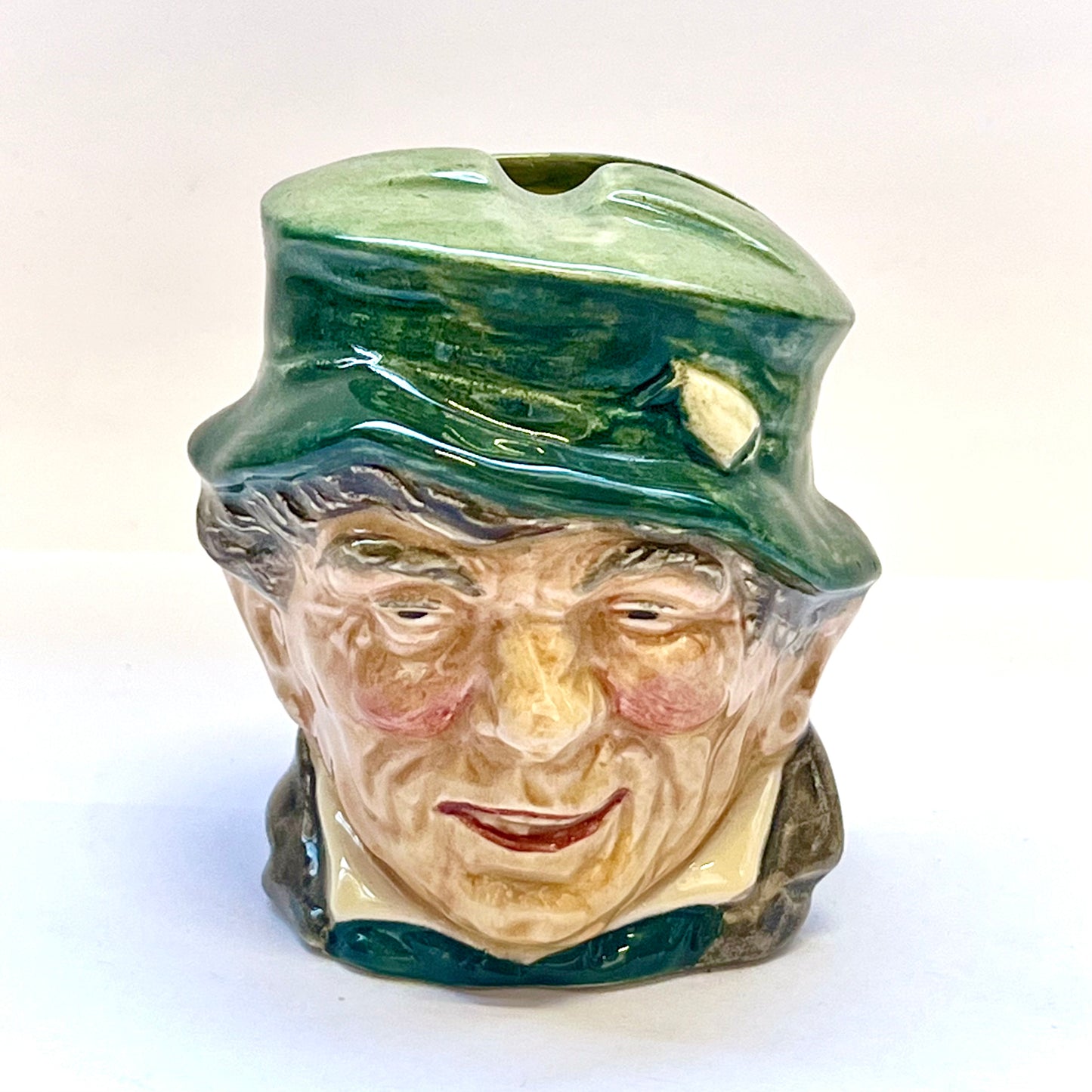 罕见的皇家道尔顿“Paddy”烟灰缸,由 Harry Fenton 设计
