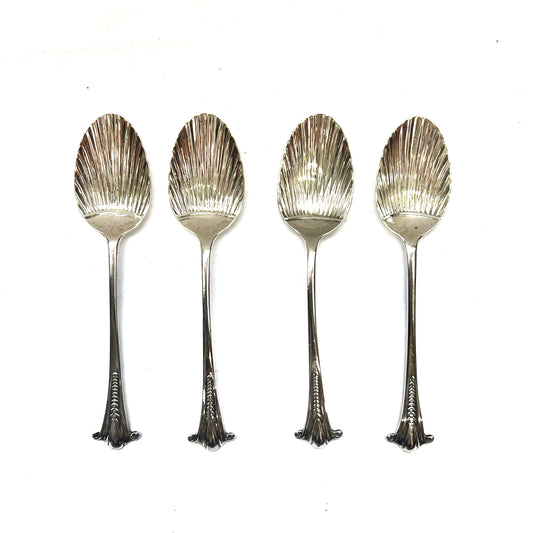Set of 4 sterling silver coffee spoons, Onslow pattern with shell-form bowls, London, 1883, Elkington & Co