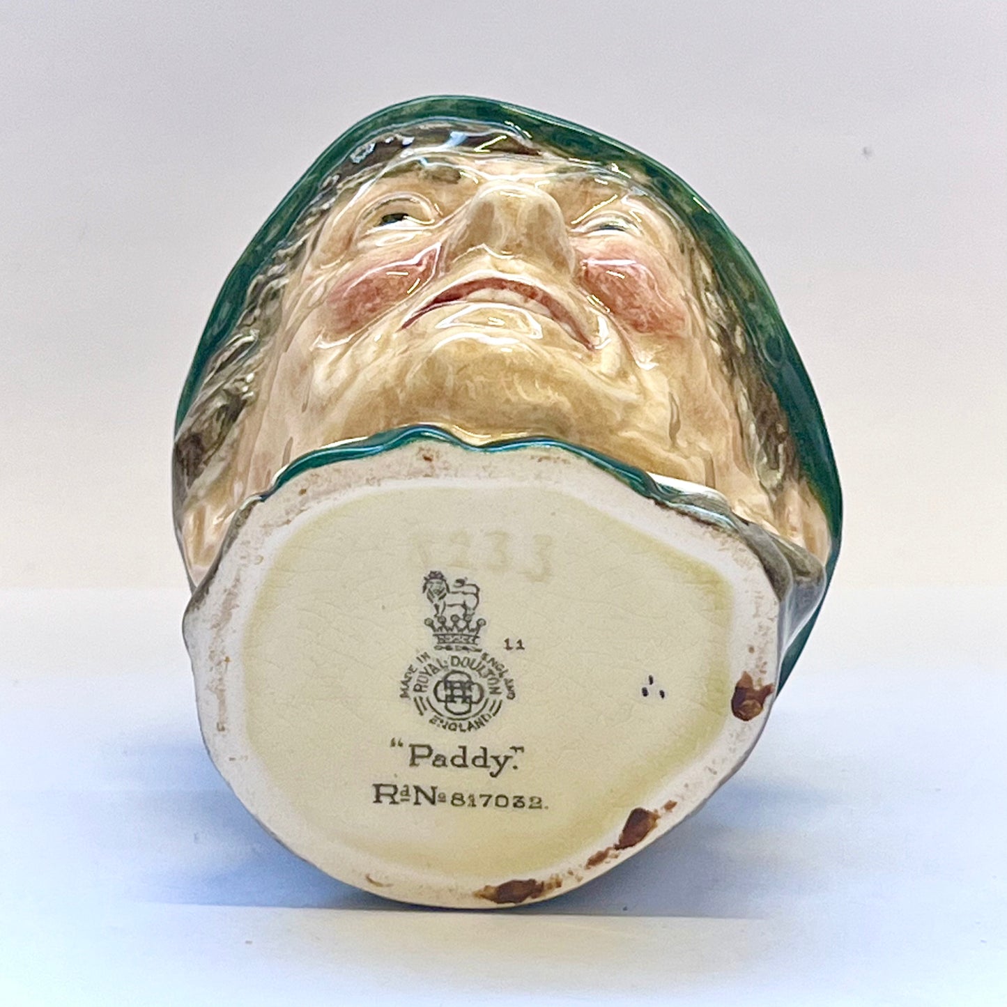 罕见的皇家道尔顿“Paddy”烟灰缸,由 Harry Fenton 设计