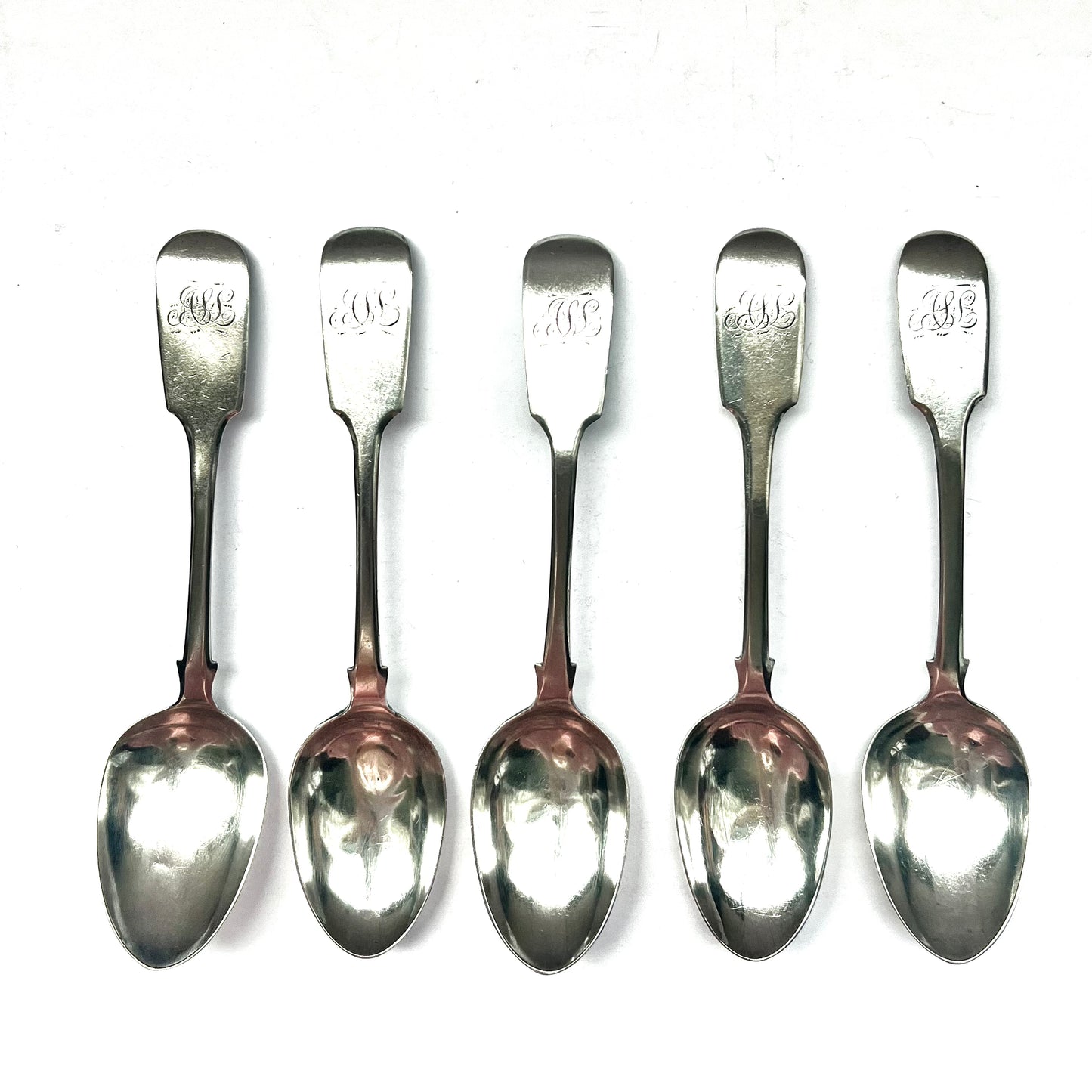 Cinco cucharas de plata provinciales inglesas victorianas tempranas con marcas de Josiah Gregory, Exeter, 1845