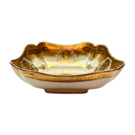 Antique to near antique Shuzan Satsuma souvenirs dish circa 1920s to 1930s