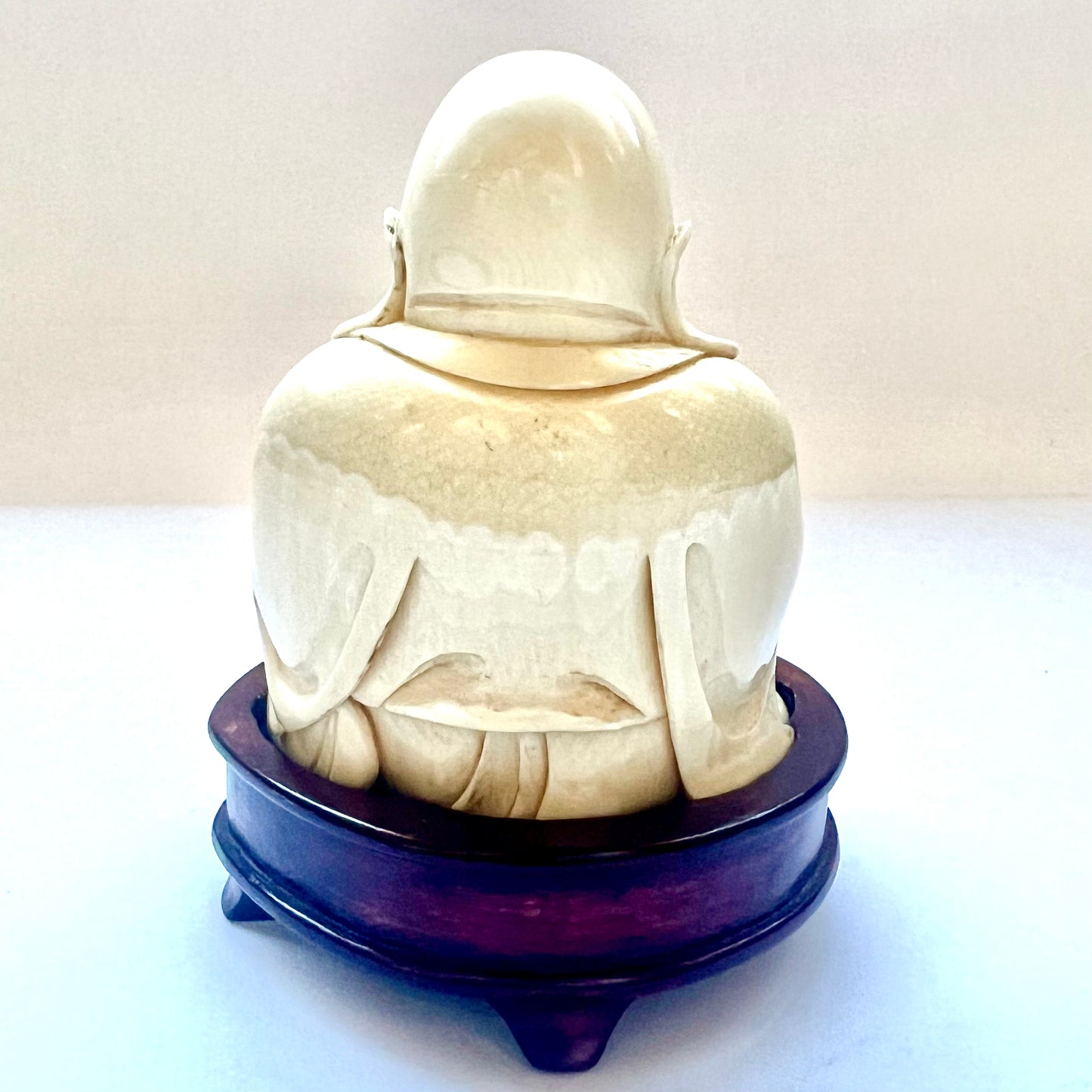 Antigua figura de marfil de Budai o Hotei de tamaño considerable, china o japonesa.