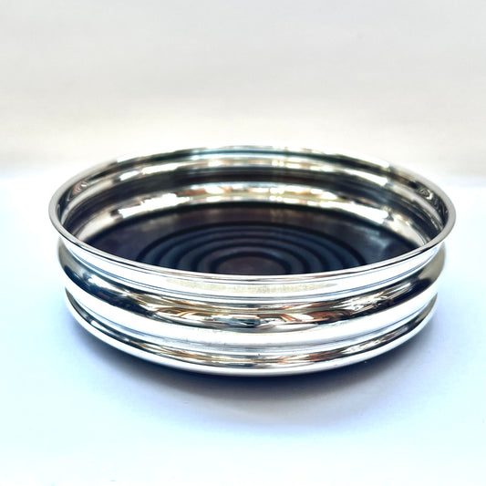 Portabotellas vintage inglés de plata de ley con base de madera, Londres, 1979, Nat Joseph