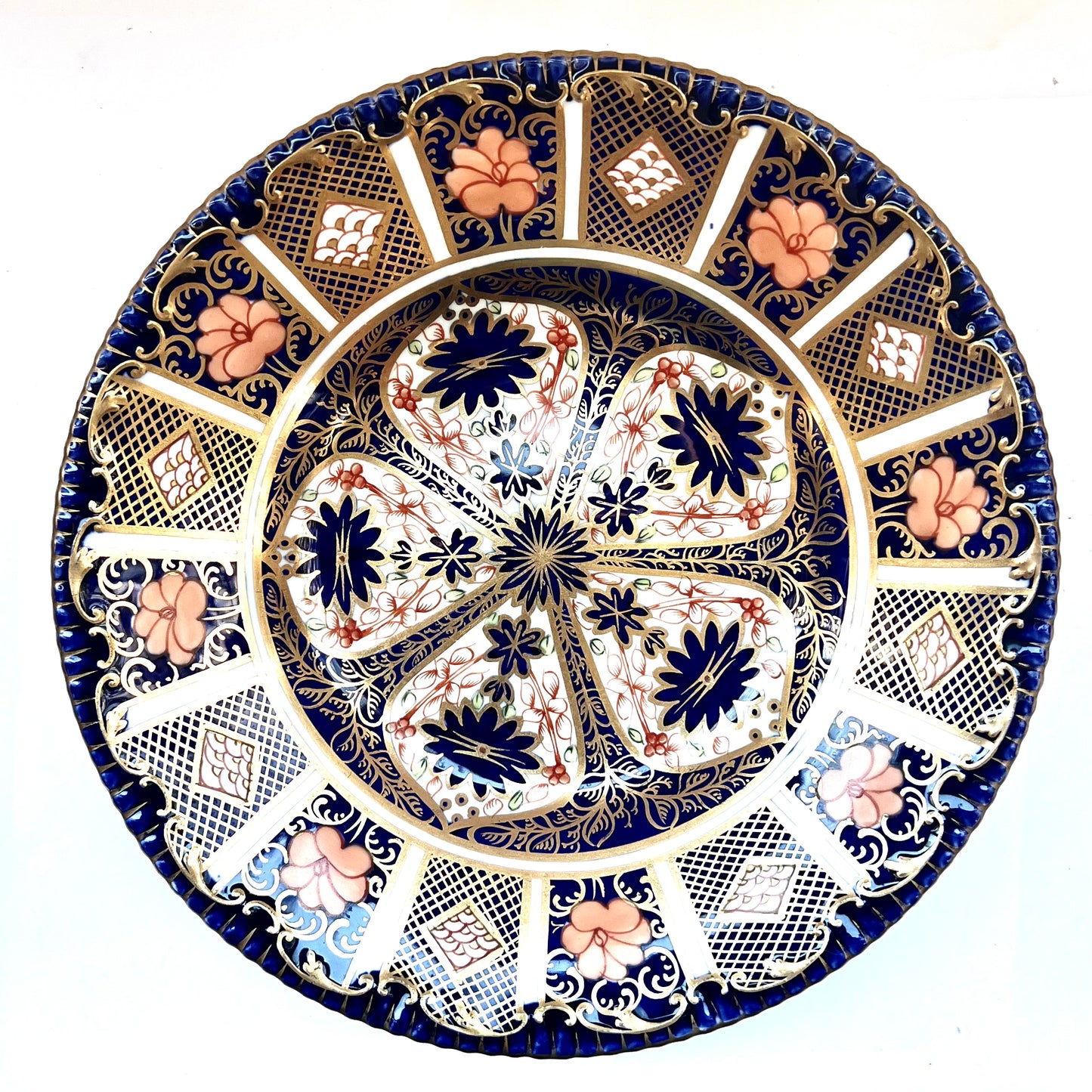 Plato para ensalada o pastel Royal Crown Derby antiguo con diseño Imari antiguo y bordes gallonados, finales del siglo XIX y principios del XX