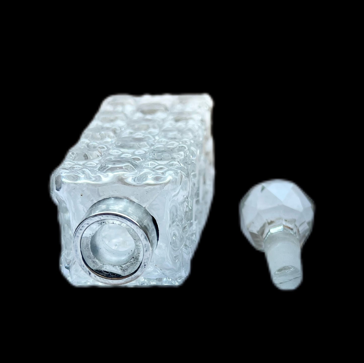 Antiguo frasco de perfume o tocador de plata esterlina y cristal tallado de la época eduardiana, Londres, 1908