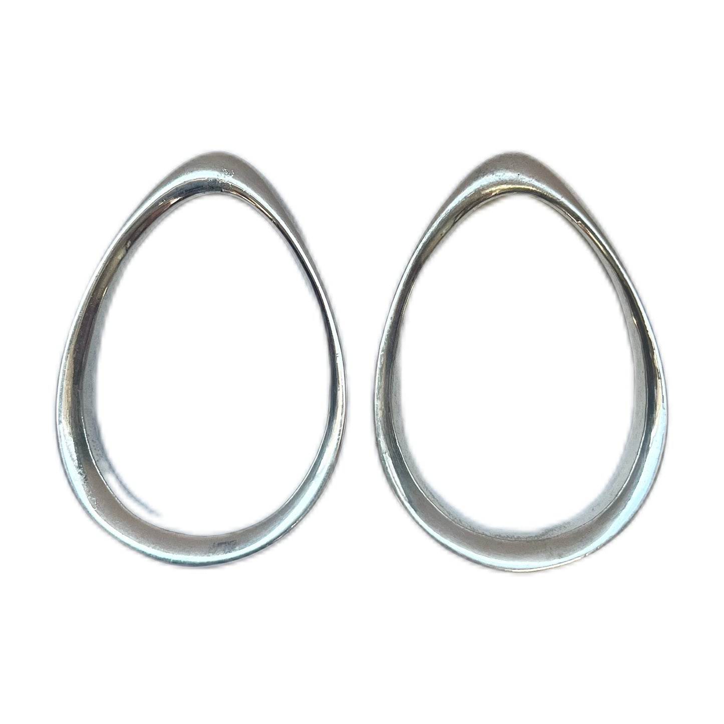 Pair of Italian sterling silver napkin rings by UnoAErre