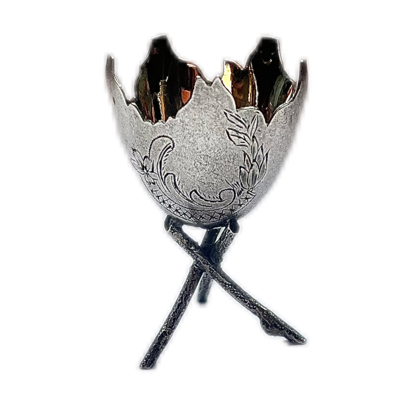 Huevera antigua de plata rusa con interior bañado en oro, circa 1908