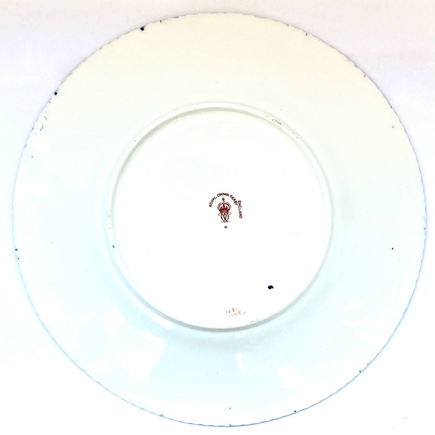 Plato para ensalada o pastel Royal Crown Derby antiguo con diseño Imari antiguo y bordes gallonados, finales del siglo XIX y principios del XX