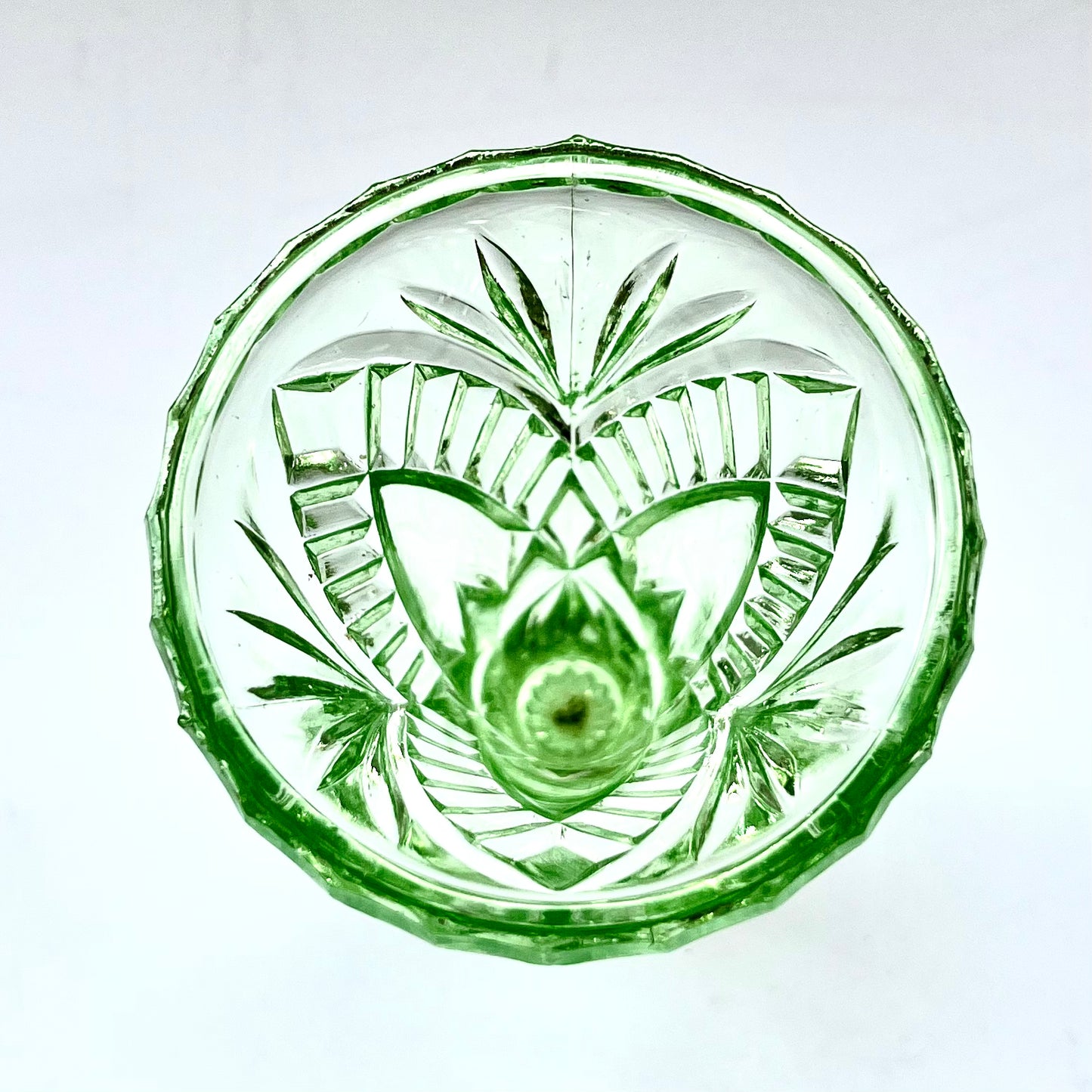 Jarrón de vidrio de uranio Art Déco, circa 1920 a 1930