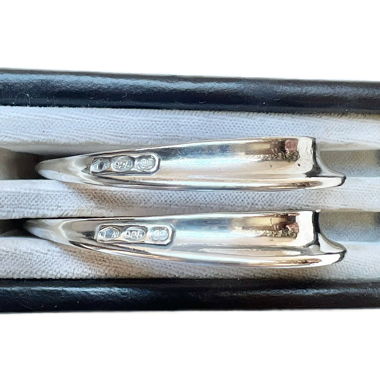 Pair of Italian sterling silver napkin rings by UnoAErre
