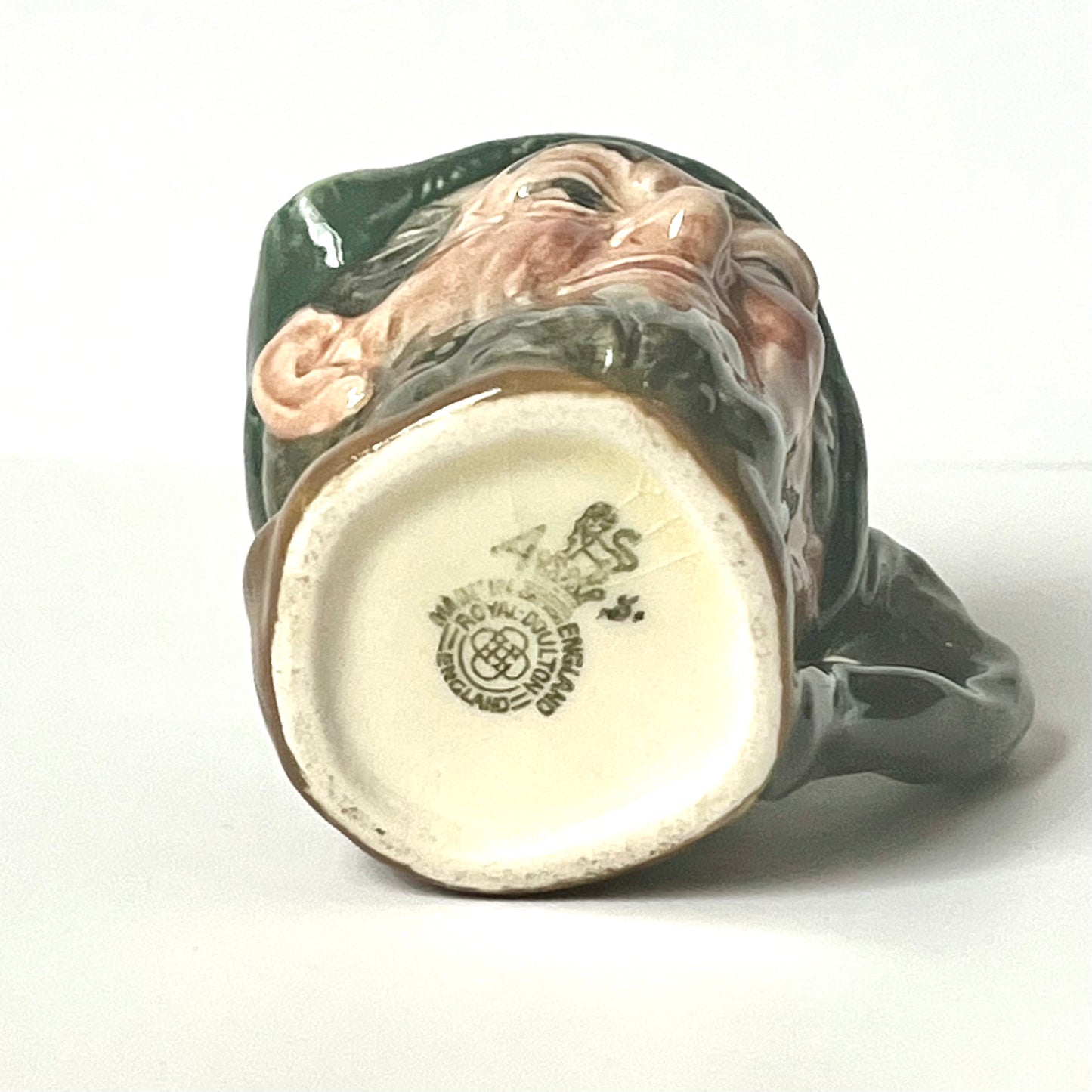Royal Doulton Auld Mac 或 Owd Mac 小号托比水壶,由 Harry Fenton 于 20 世纪 30 年代至 40 年代设计