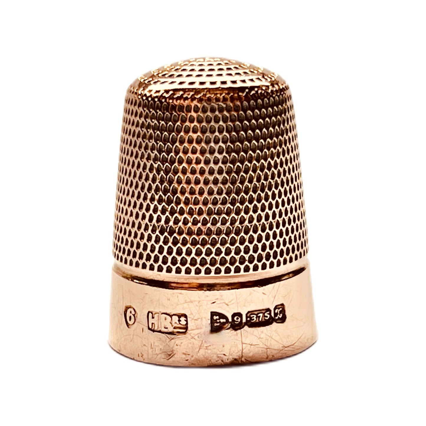 Antique 9ct gold thimble with marks for Hardy Brothers, Chester, 1923