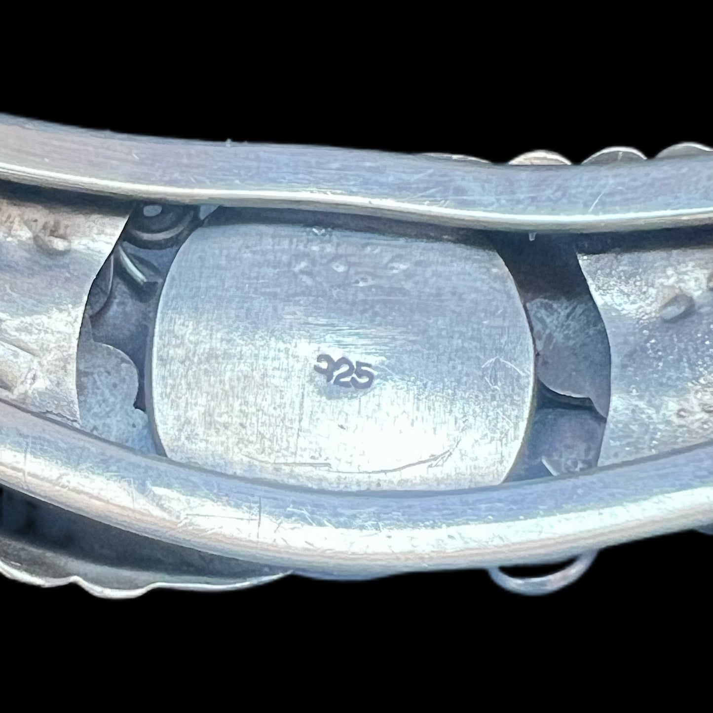 Brazalete vintage Navajo de plata de ley y plumas turquesas