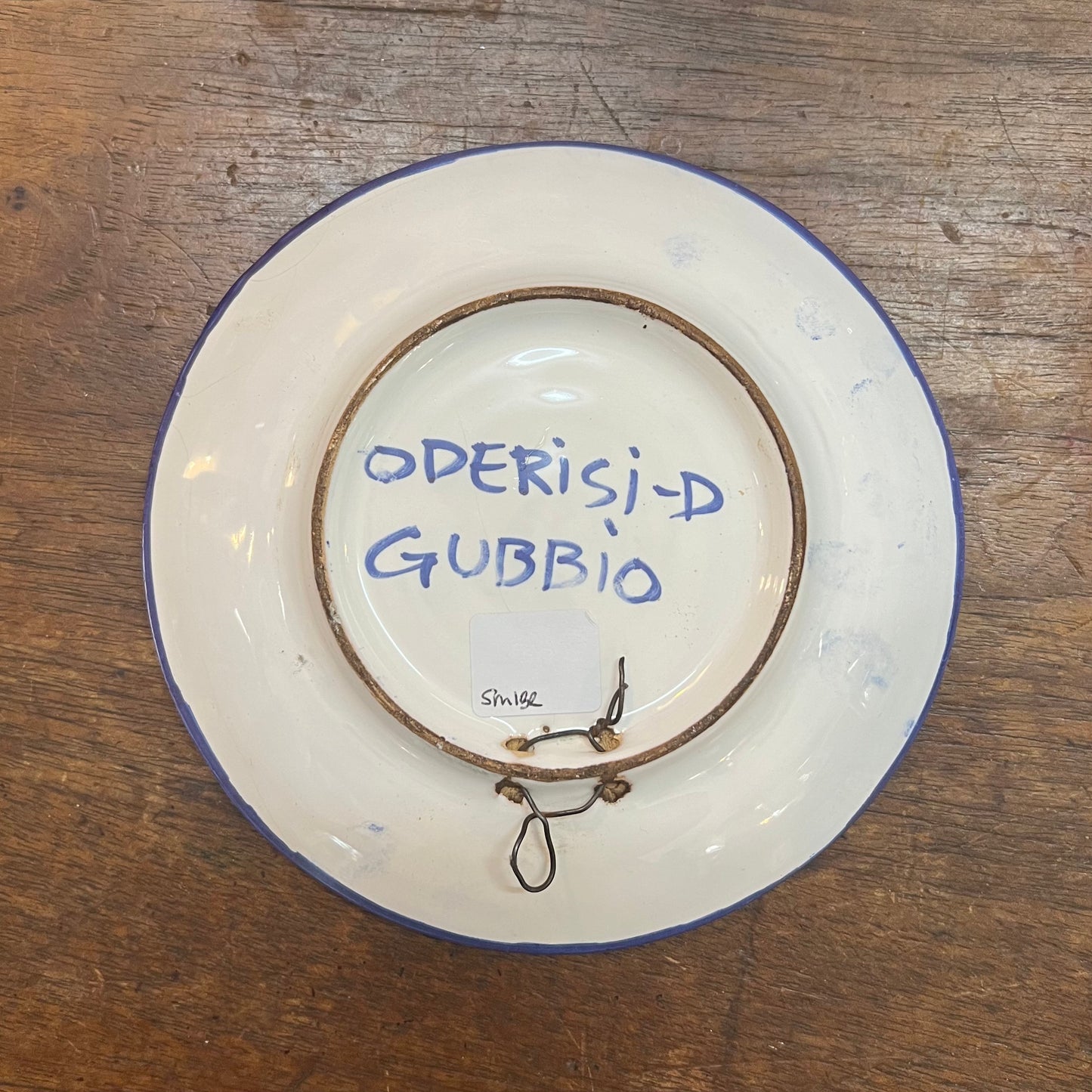 20 世纪 70 年代意大利手绘古比奥陶器盘,带有抽象花卉图案