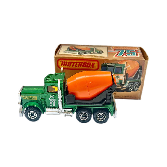 Camión de cemento Peterbilt MB19, un coche Matchbox poco común, fabricado en Inglaterra alrededor de 1982.