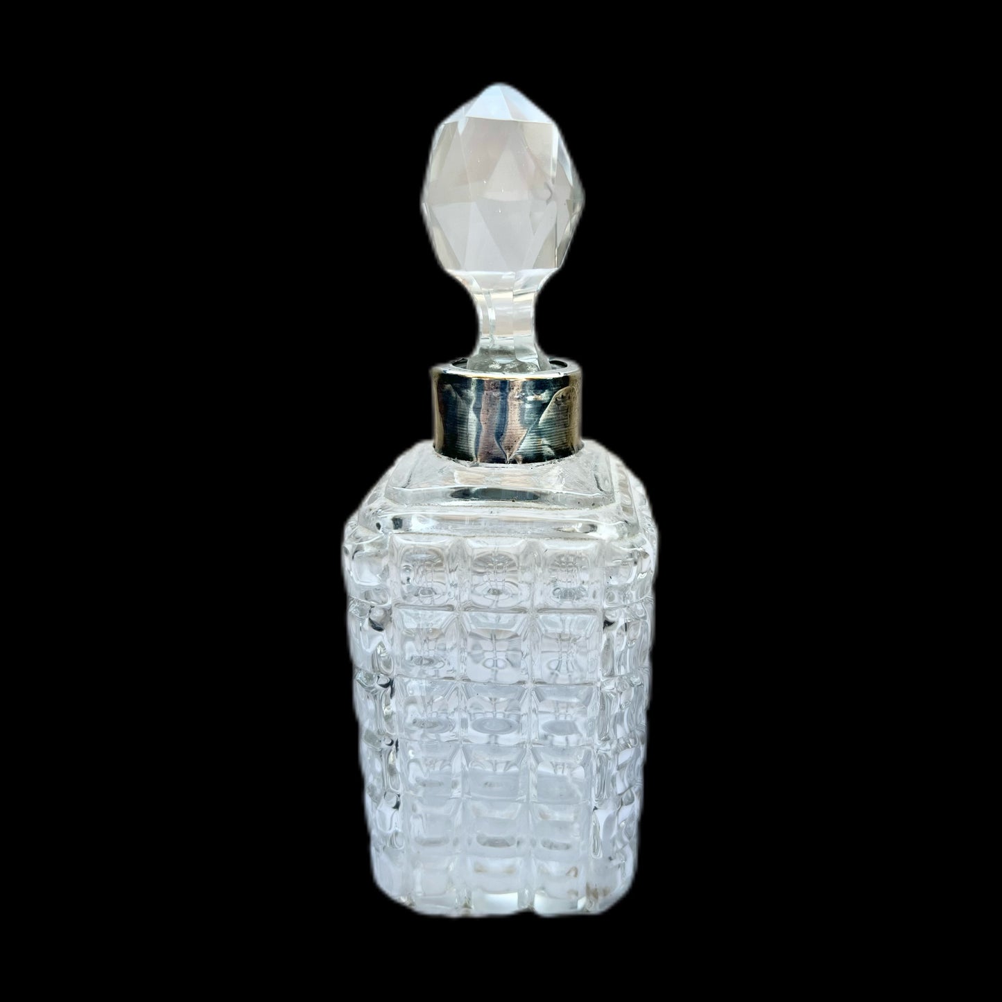 Antiguo frasco de perfume y artículos de tocador de plata esterlina y cristal tallado de la época eduardiana, Londres, 1907