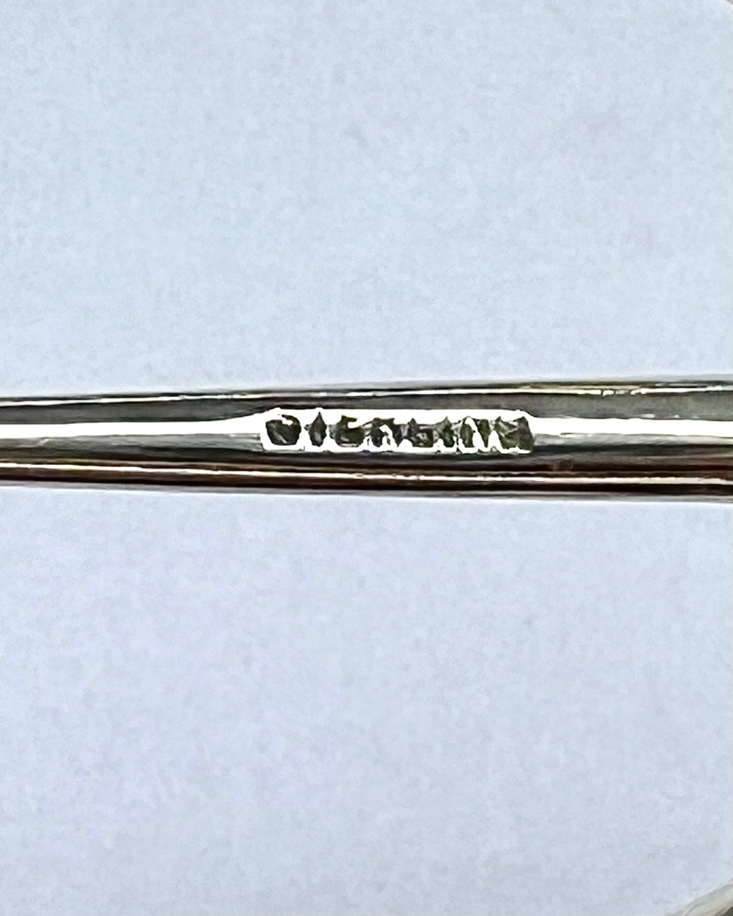 Tenedor de pan antiguo de Nueva Zelanda, de plata esterlina y jade nefrita, circa 1900 a 1920.