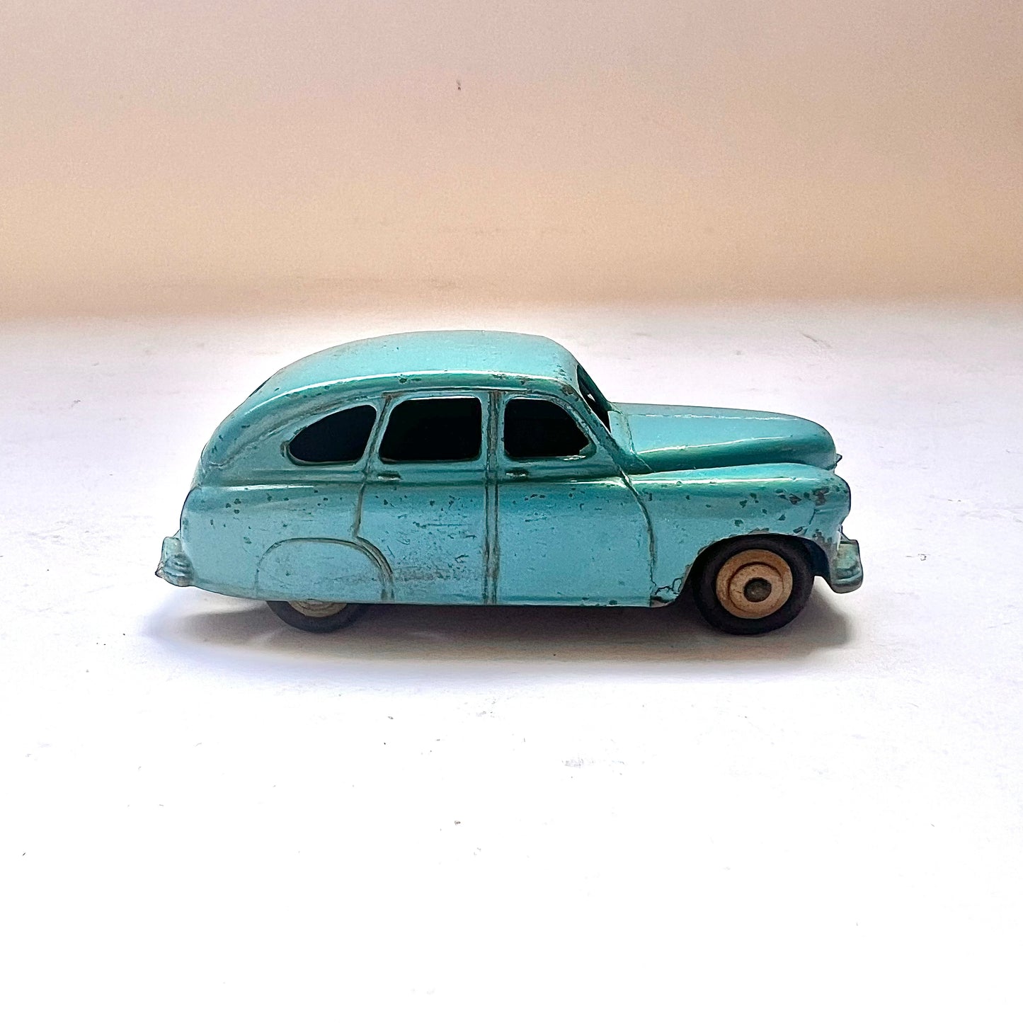 Coche de juguete vintage modelo Dinky, Standard Vanguard Saloon, número de modelo 40E/153