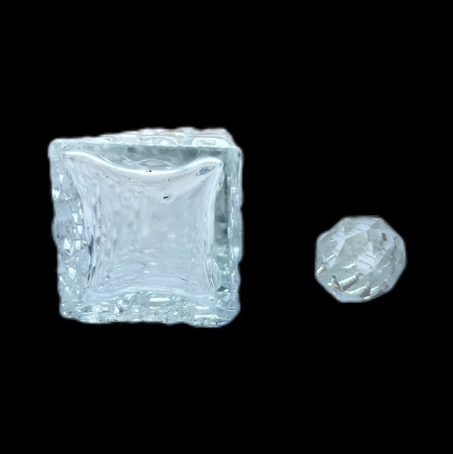 Antiguo frasco de perfume o tocador de plata esterlina y cristal tallado de la época eduardiana, Londres, 1908