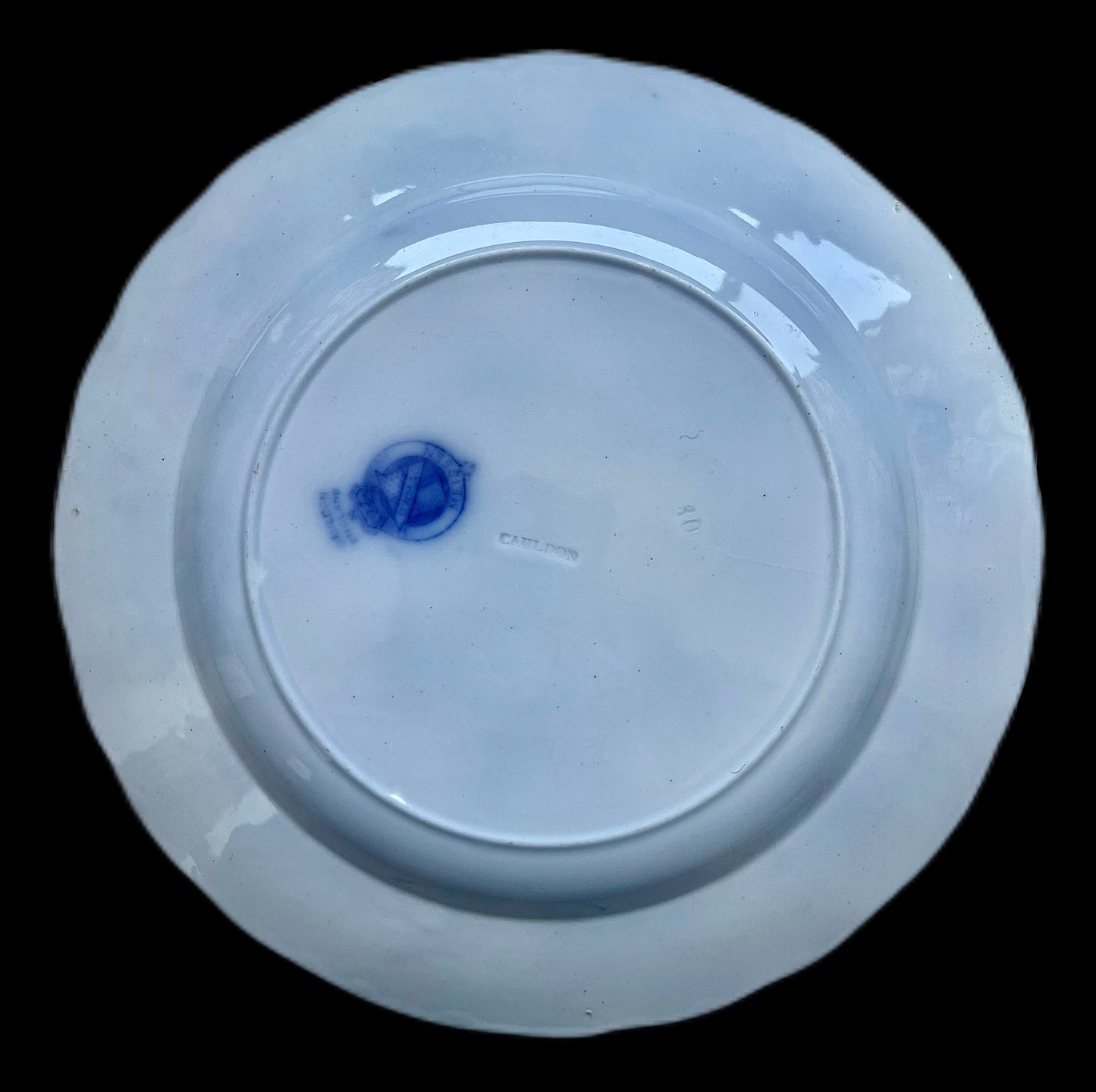 Hermoso plato de porcelana de transferencia azul y blanca de Cauldon con diseño de Meissen, circa 1862-1904