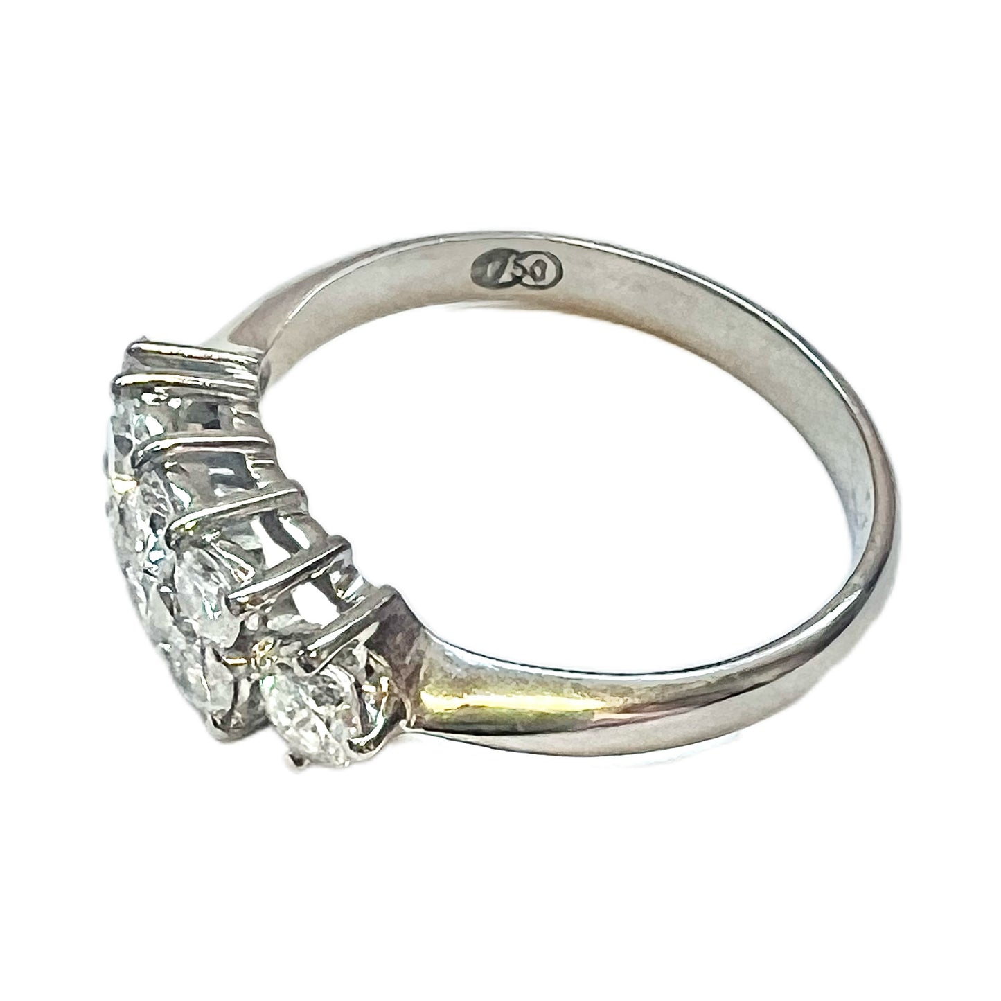 Vintage 18carat white gold ring with 8 diamonds
