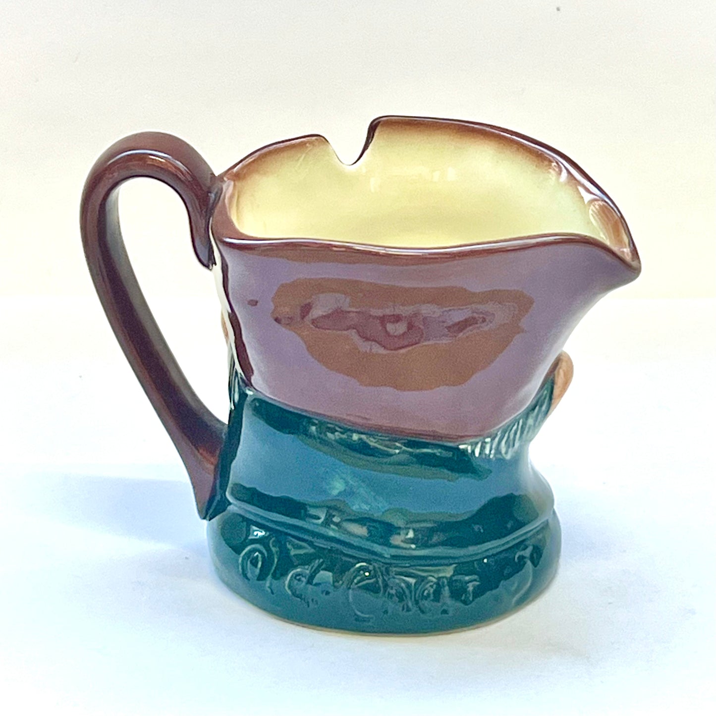 复古皇家道尔顿 Old Charley Toby 水壶,约 1939-1955 年,由 Charles Noke 设计