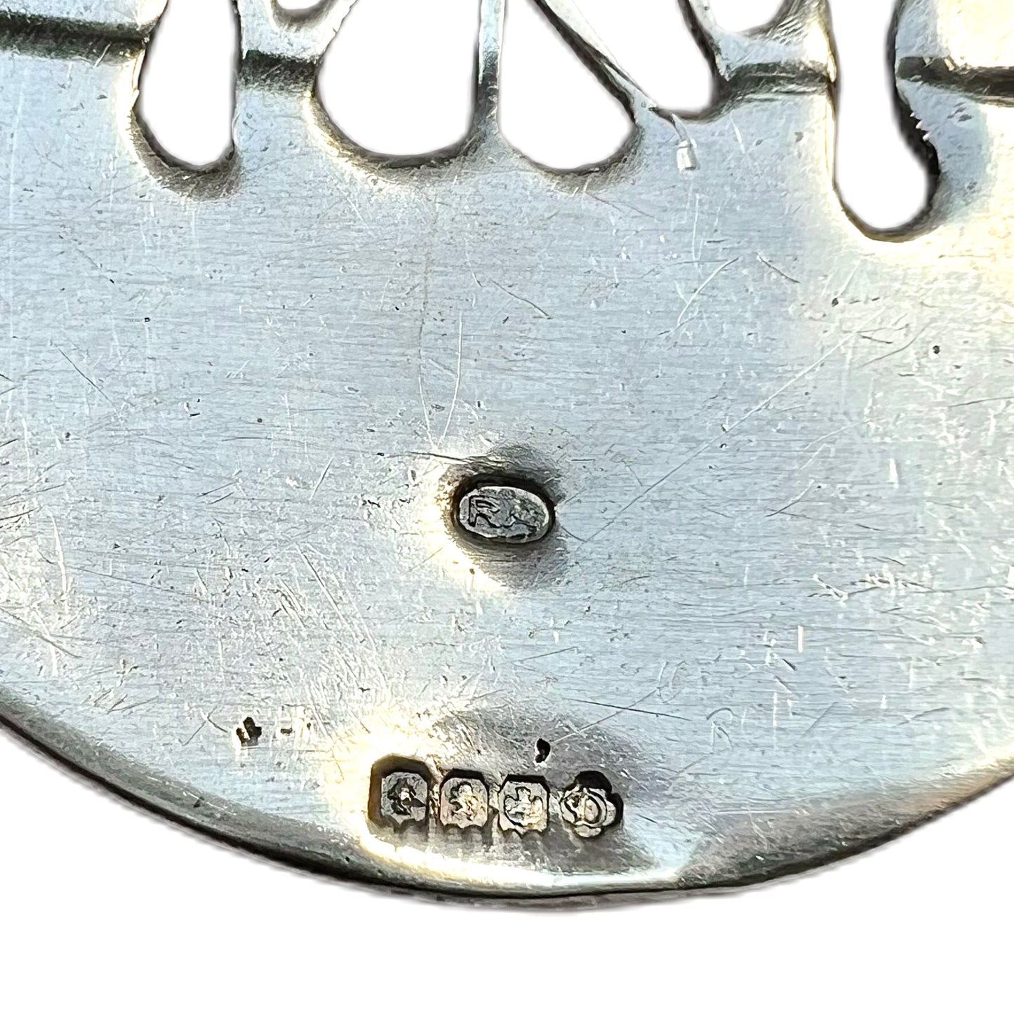 Broche estilo Iona en plata esterlina escocesa de mediados de siglo, Robert Allison, Glasgow, 1952.