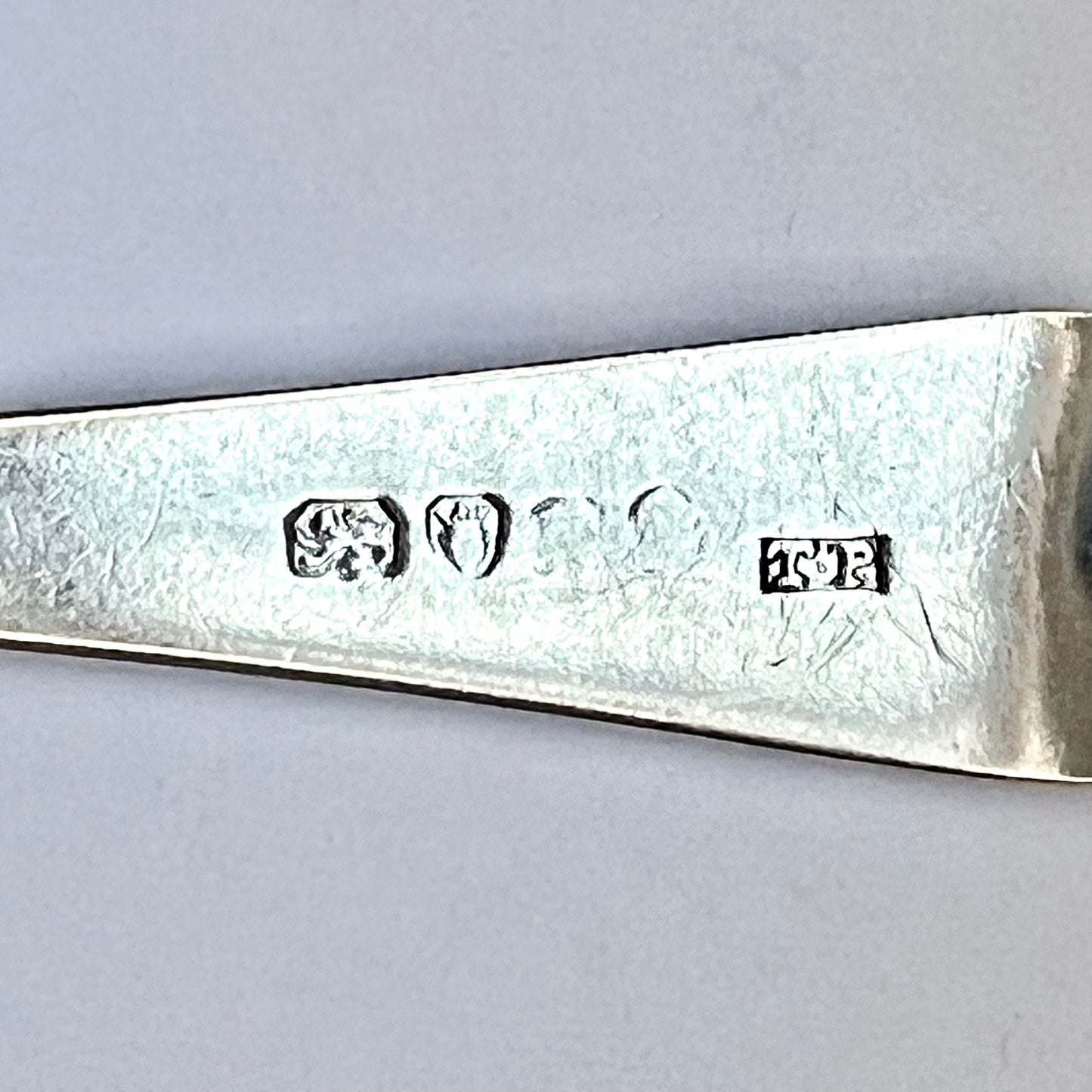 古董乔治三世纯银餐勺,带有托马斯·皮茨一世标记,伦敦,年份标记约 1788 年