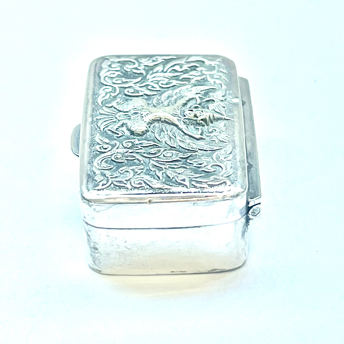 复古 20 世纪泰国 Garuda Phra Khrut Pha 图案银饰品或药盒