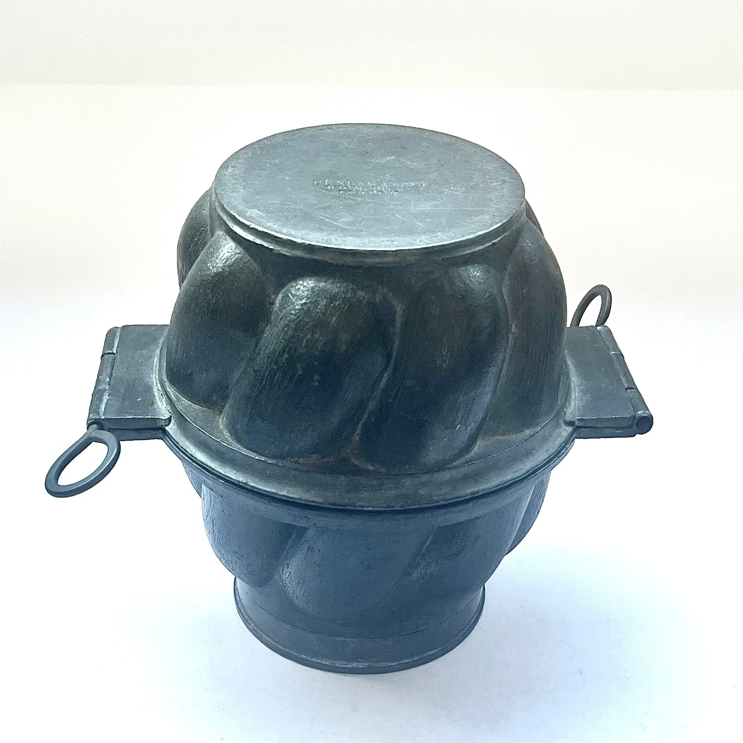 维多利亚晚期 Benham & Sons 双段锡制果冻或冰淇淋模具,约 1864 年至 1891 年