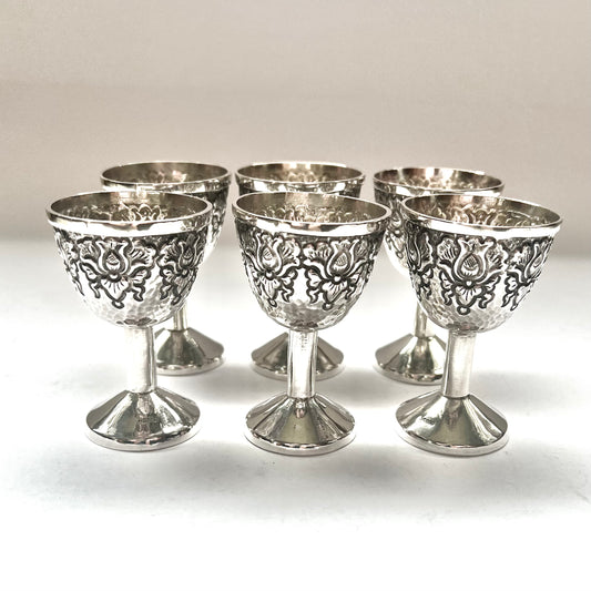 Seis copas de licor antiguas de plata de ley .800 de Yogyakarta, de mediados del siglo XX (décadas de 1930 a 1950)