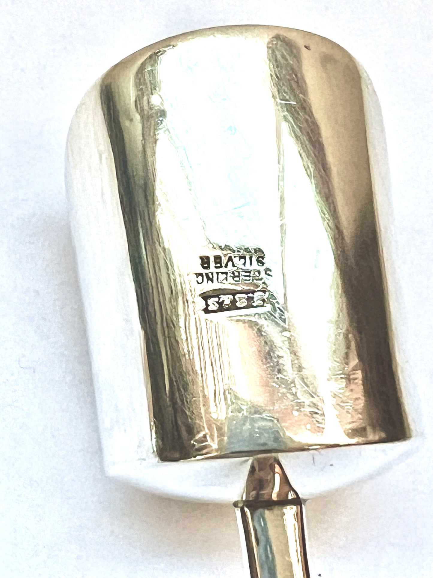 Cuchara antigua para azúcar de plata esterlina neozelandesa y jade nefrita. Joseph Swindell & Son, Christchurch.