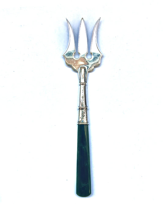 Tenedor de pan antiguo de plata esterlina y jade nefrita de Nueva Zelanda