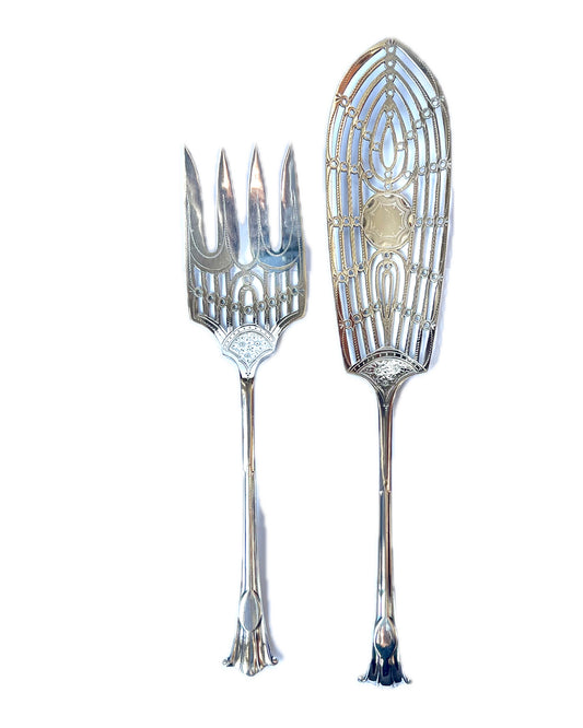 Antique George V sterling silver fish servers, with marks for Mappin & Webb, Sheffield, 1921