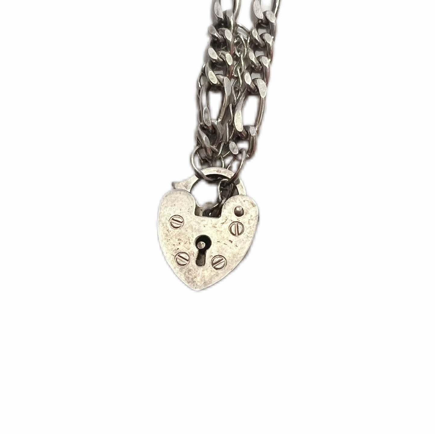 Alegant sterling silver bracelet with heart-shaped padlock and safety chain