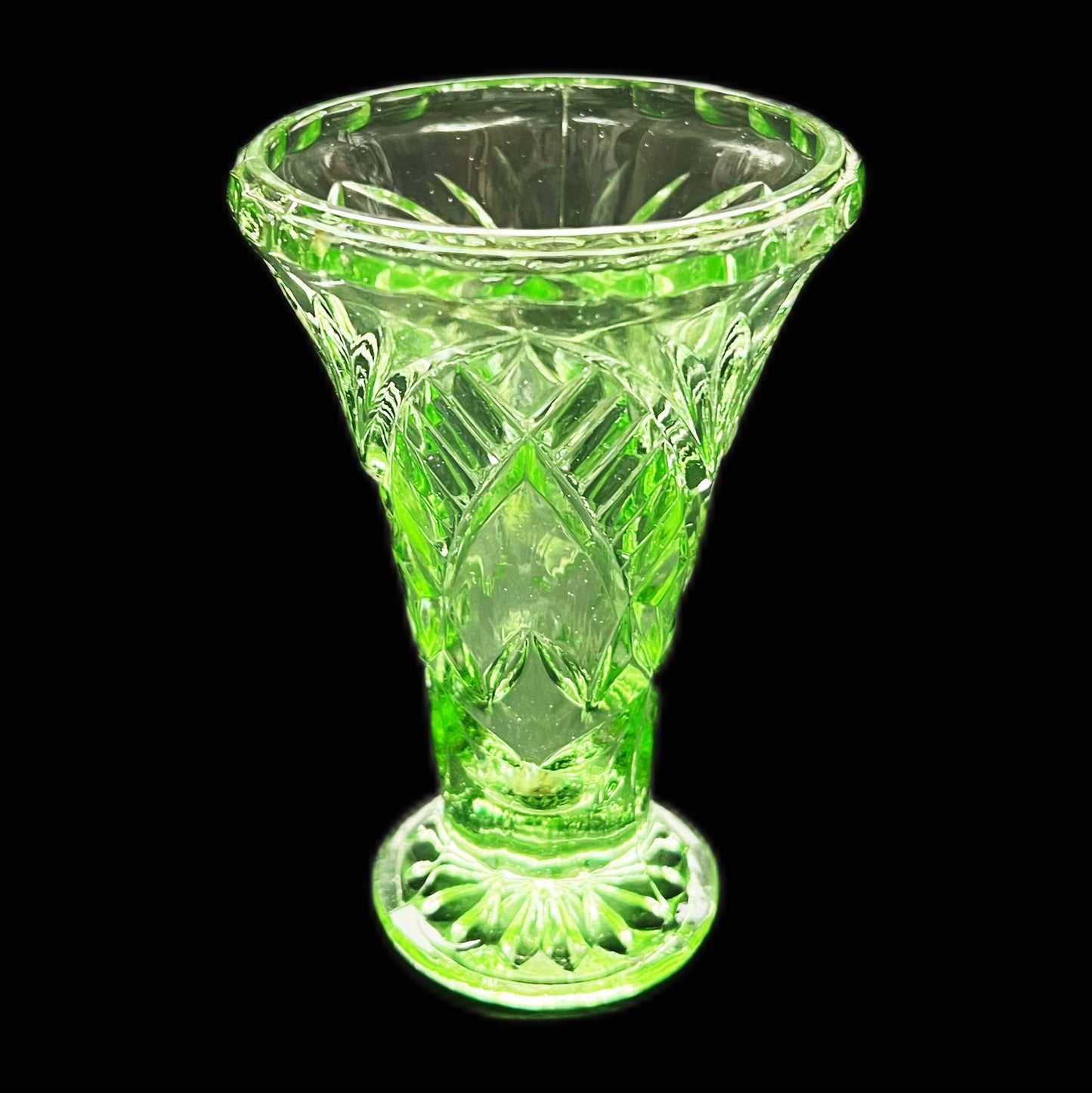 Jarrón de vidrio de uranio Art Déco, circa 1920 a 1930