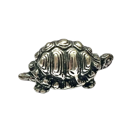 Figura vintage en miniatura de tortuga plateada.