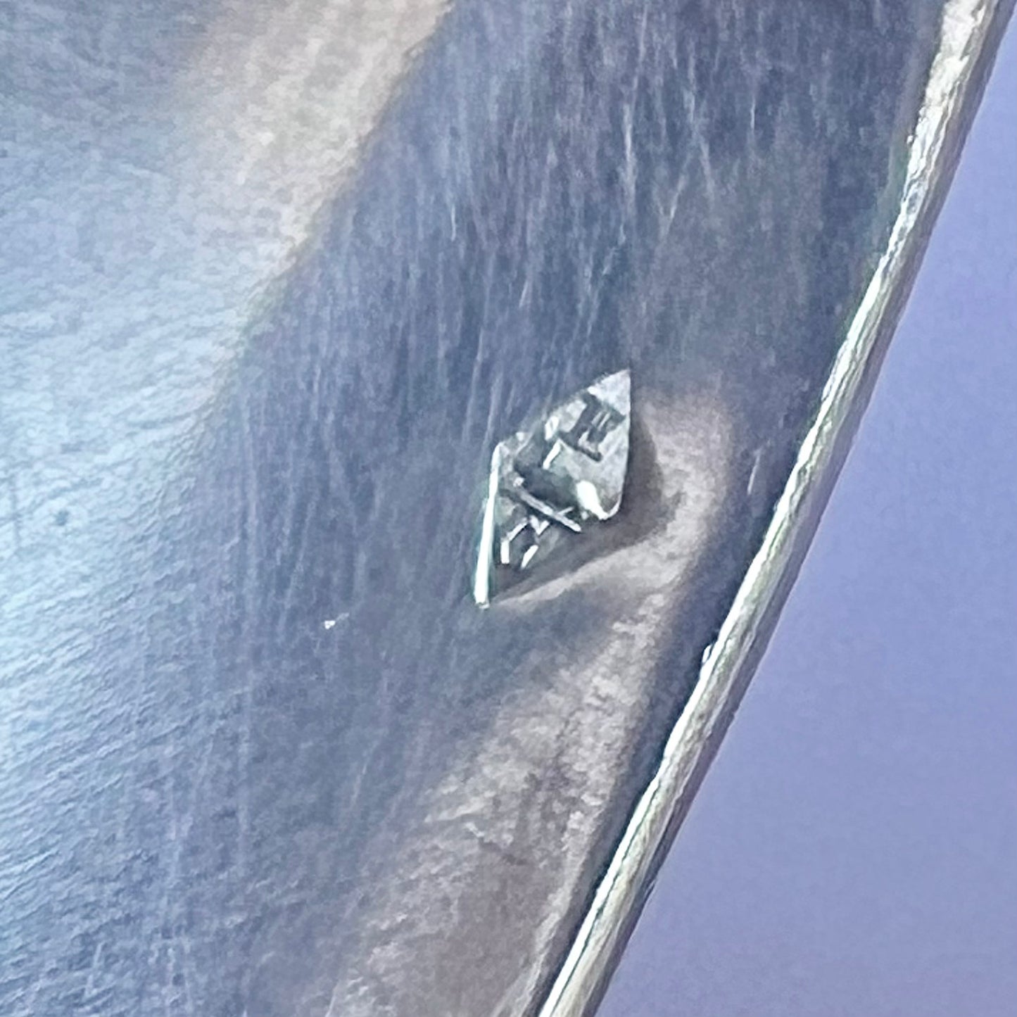 Cucharón francés antiguo de plata .950, circa 1868 a 1888, con marcas de Ernest Compere, París.