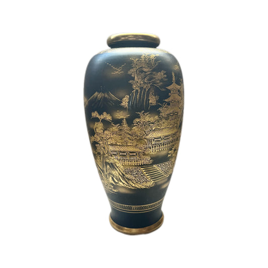 Antique black and gold Satsuma vase, circa late Taisho to early Showa Period