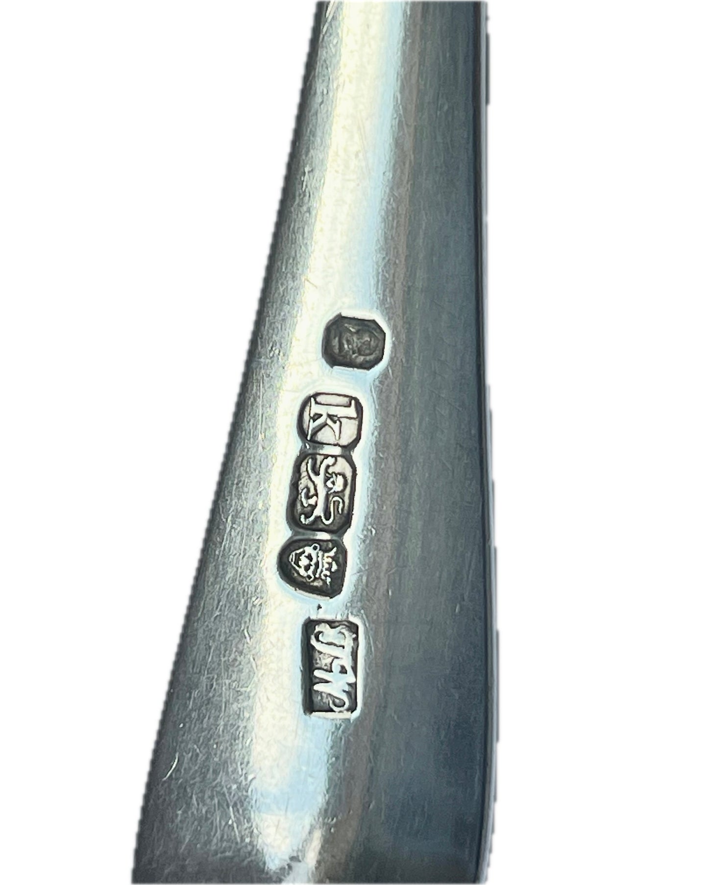 Cucharón para salsa antiguo de plata esterlina Jorge III con marcas de Londres, 1785, Thomas Wallis II.